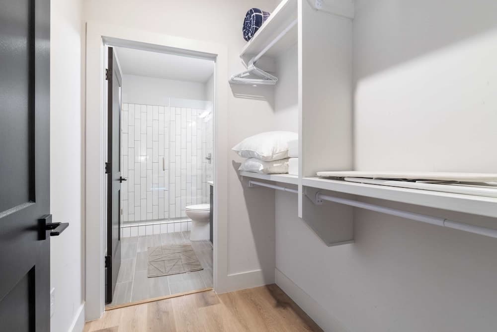 Midtown Moderns - Image 51