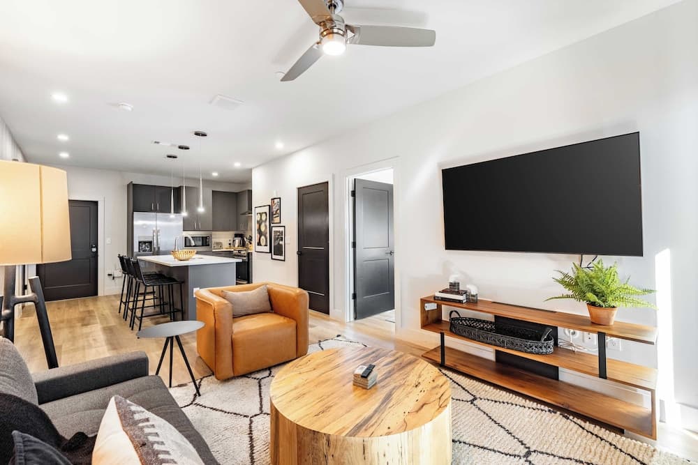 Midtown Moderns - Image 63