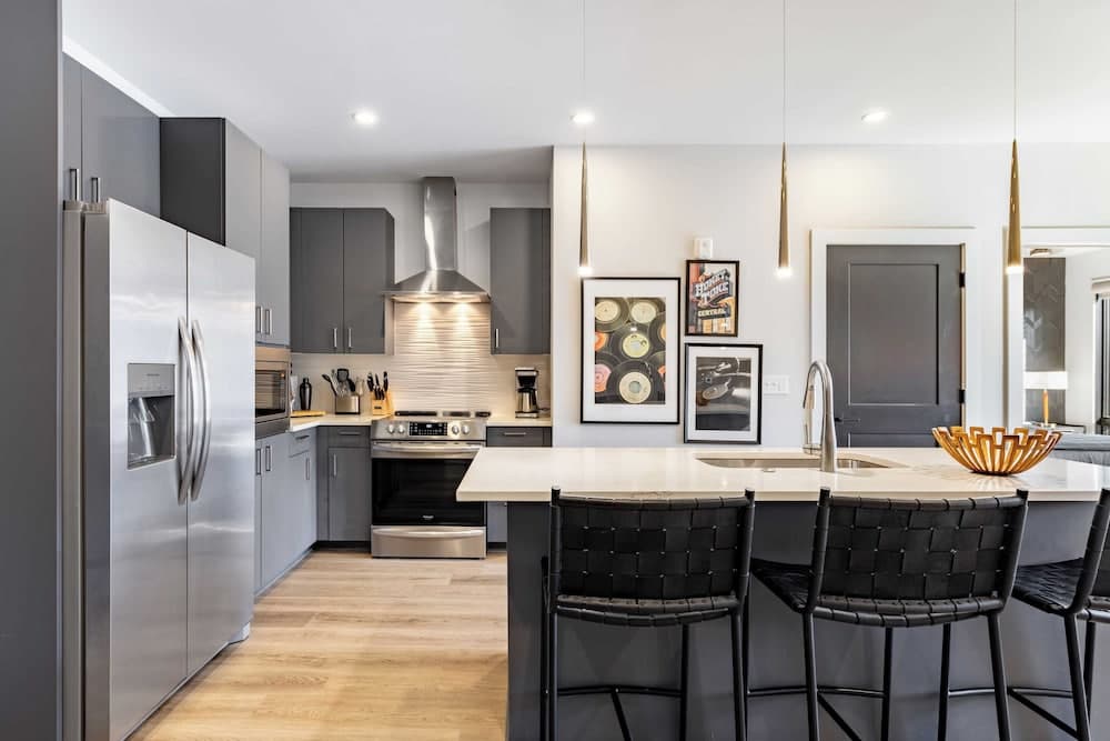 Midtown Moderns - Image 65