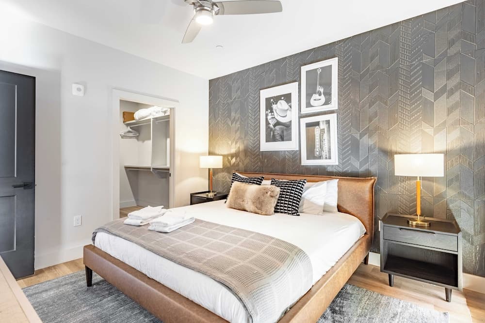 Midtown Moderns - Image 68