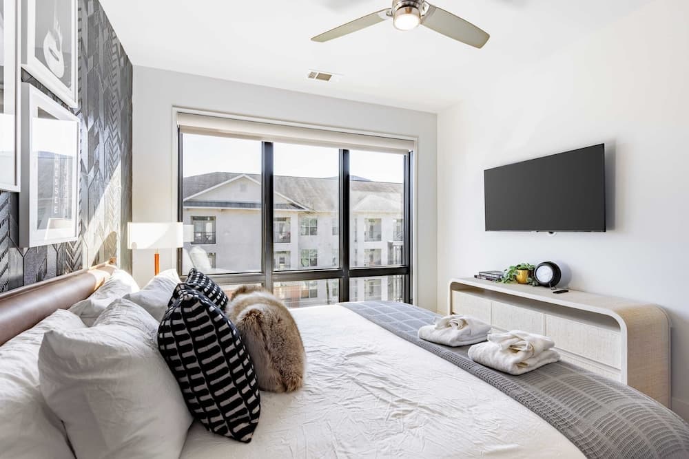 Midtown Moderns - Image 69