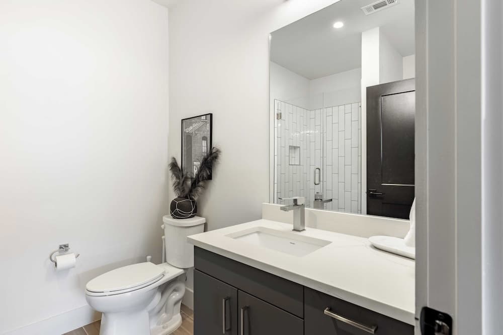 Midtown Moderns - Image 71