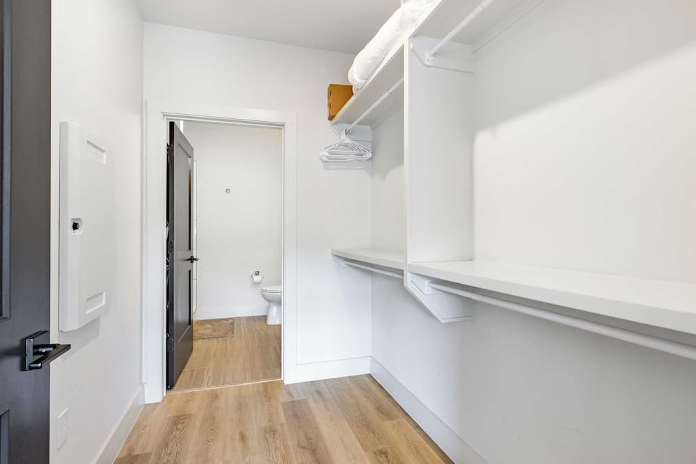 Midtown Moderns - Image 72