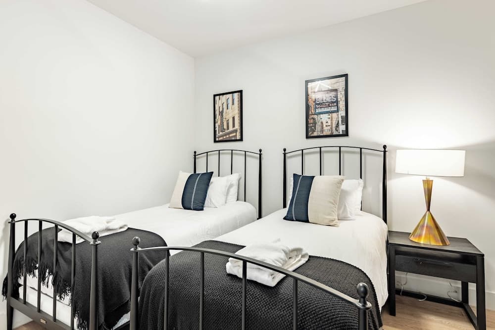 Midtown Moderns - Image 73