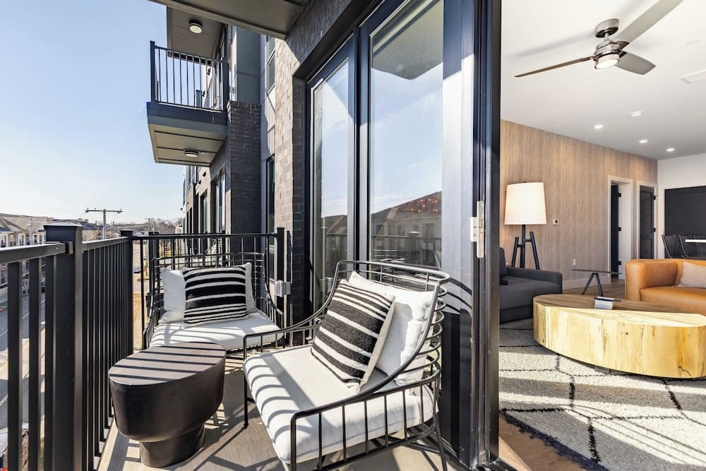 Midtown Moderns - Image 76