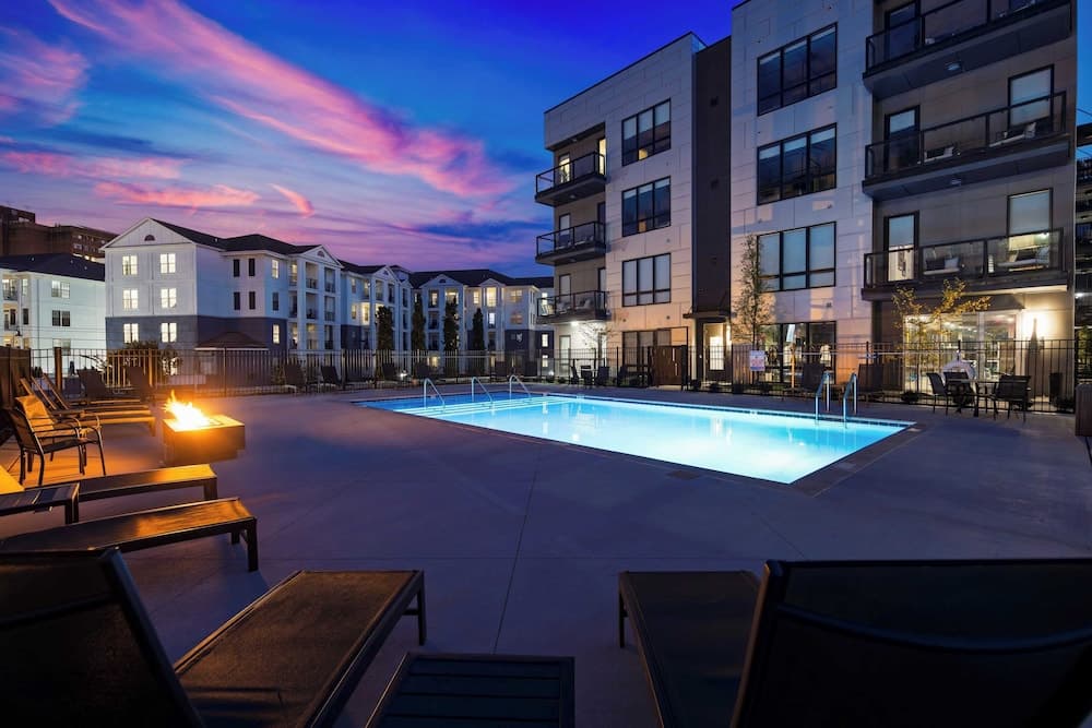 Midtown Moderns - Image 85