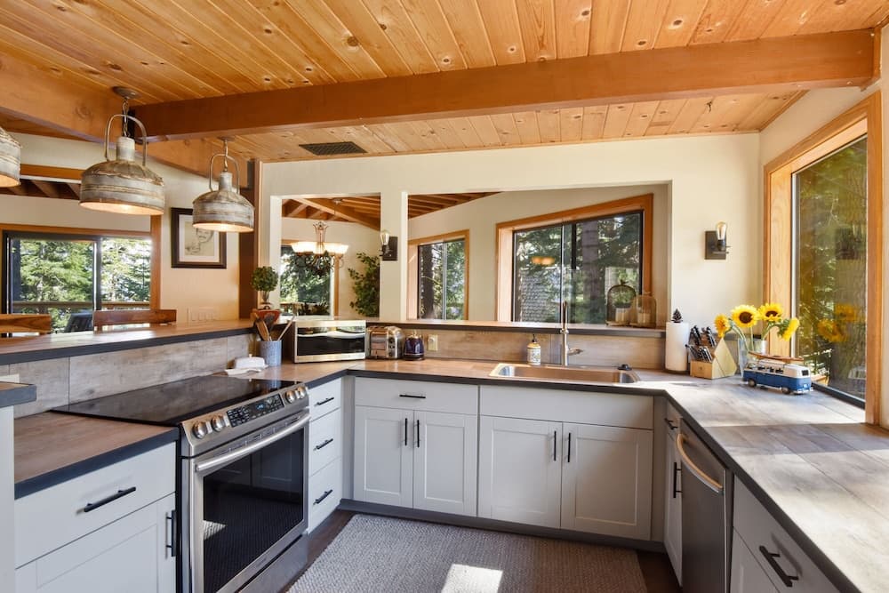 Snowshoe Cabin - Image 5