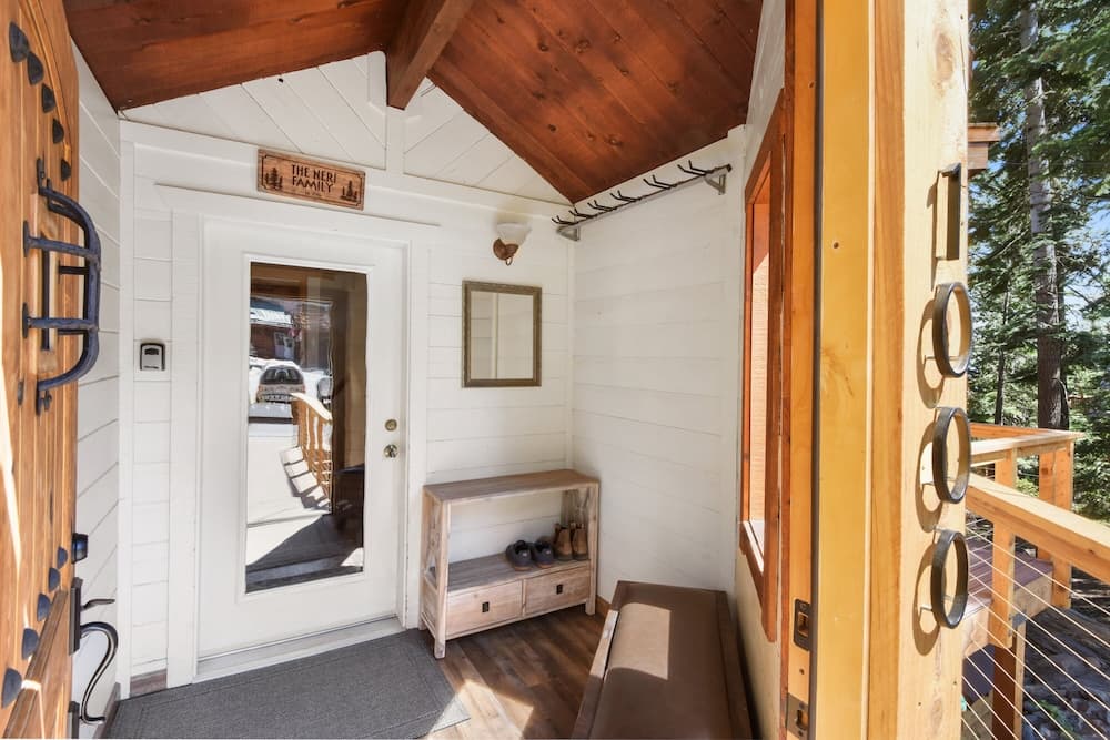 Snowshoe Cabin - Image 19