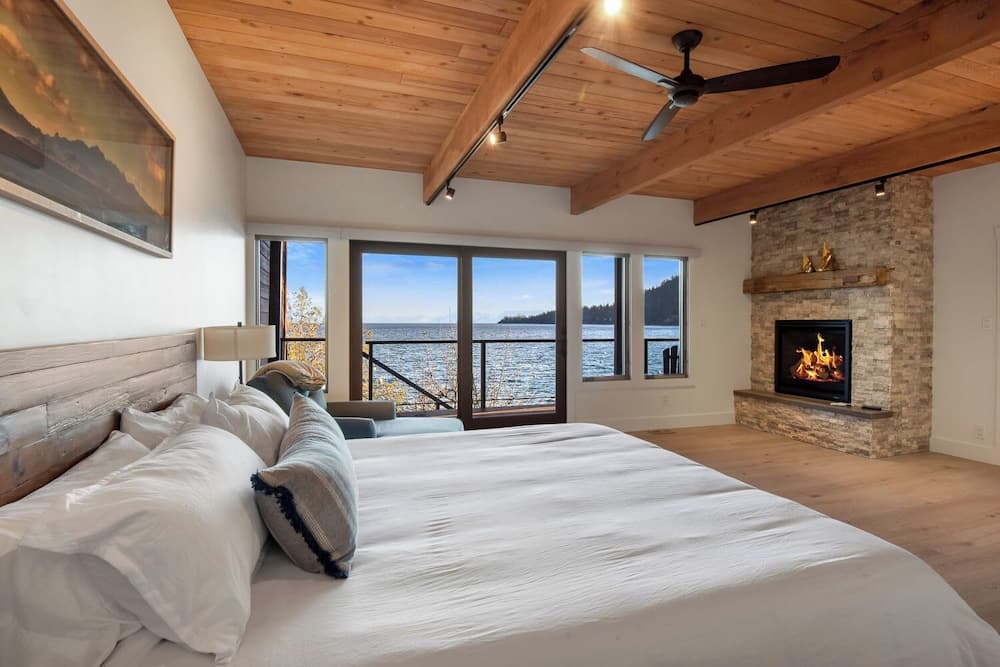 Soak in Luxury Lake Views - Image 4