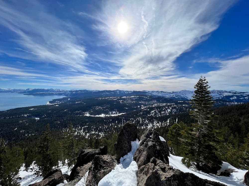 Soak in Luxury Lake Views - Image 36