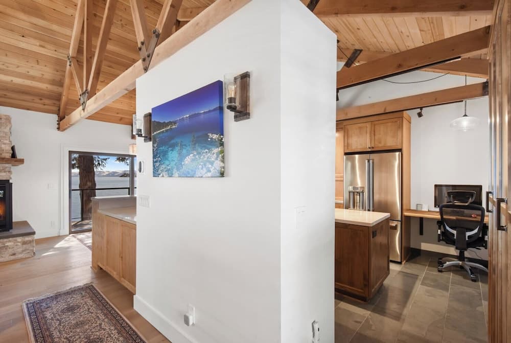 Soak in Luxury Lake Views - Image 14