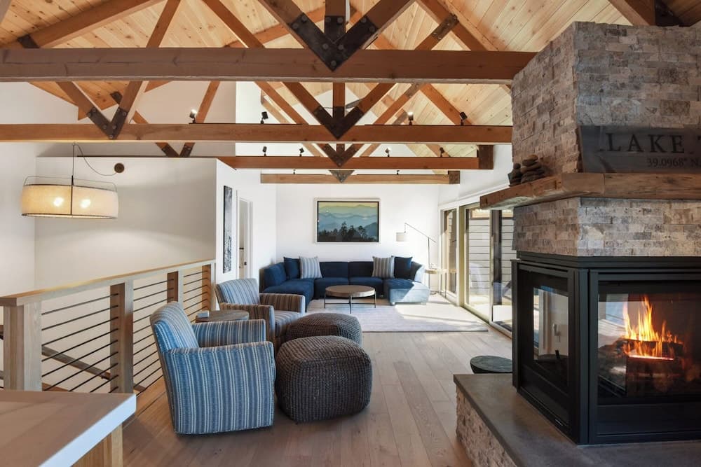 Soak in Luxury Lake Views - Image 4