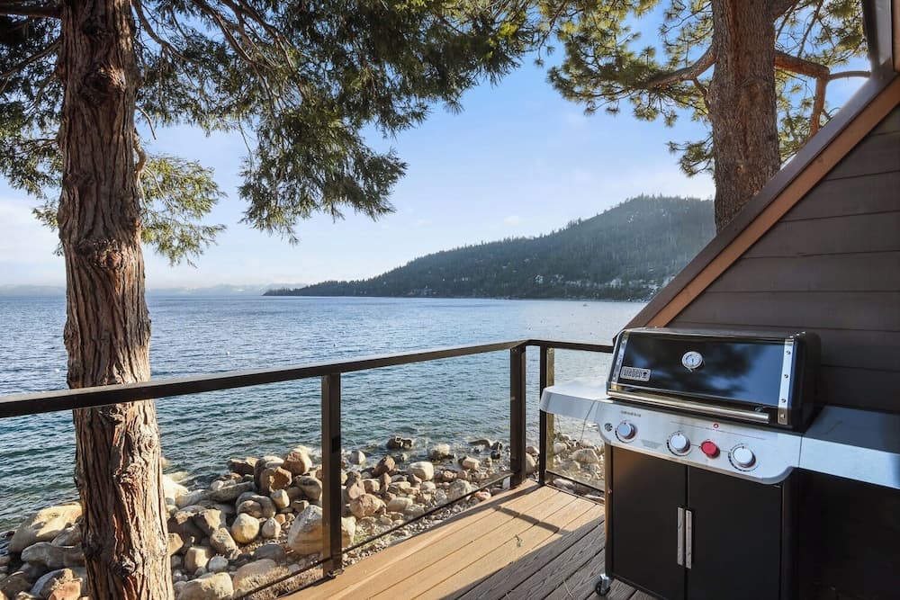 Soak in Luxury Lake Views - Image 28