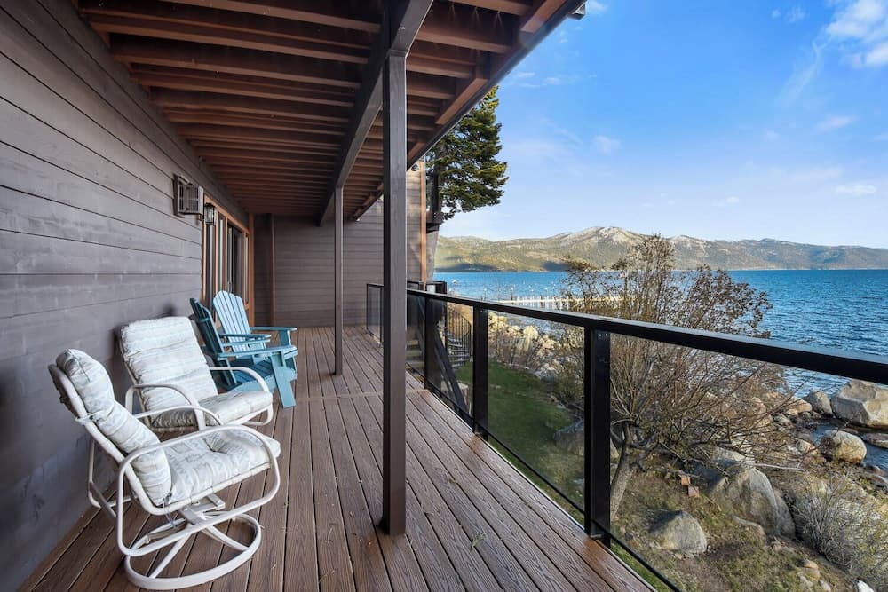 Soak in Luxury Lake Views - Image 31