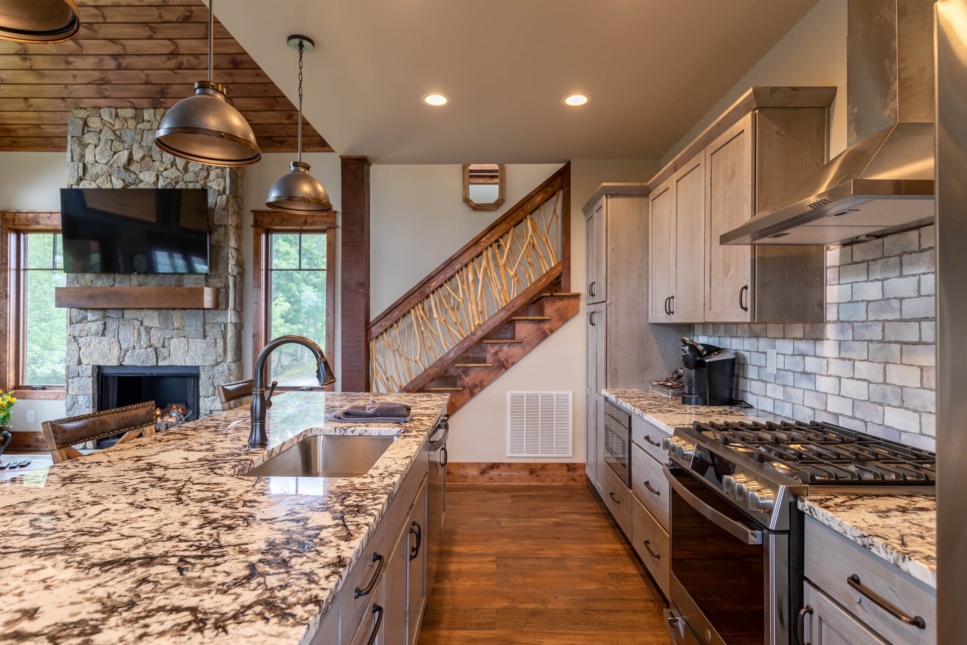 Soaring Hawk Home - Image 8