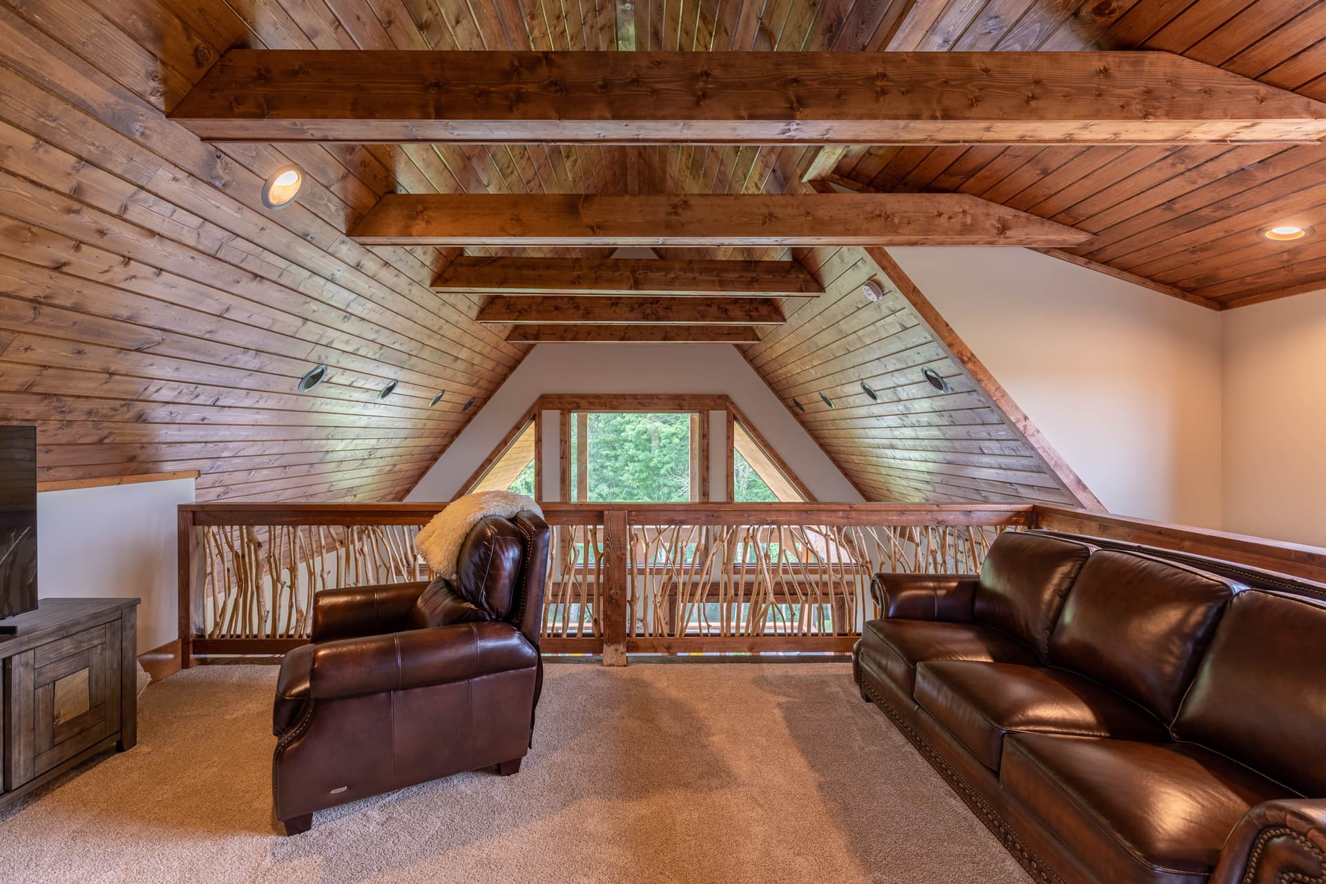 Soaring Hawk Home - Image 15