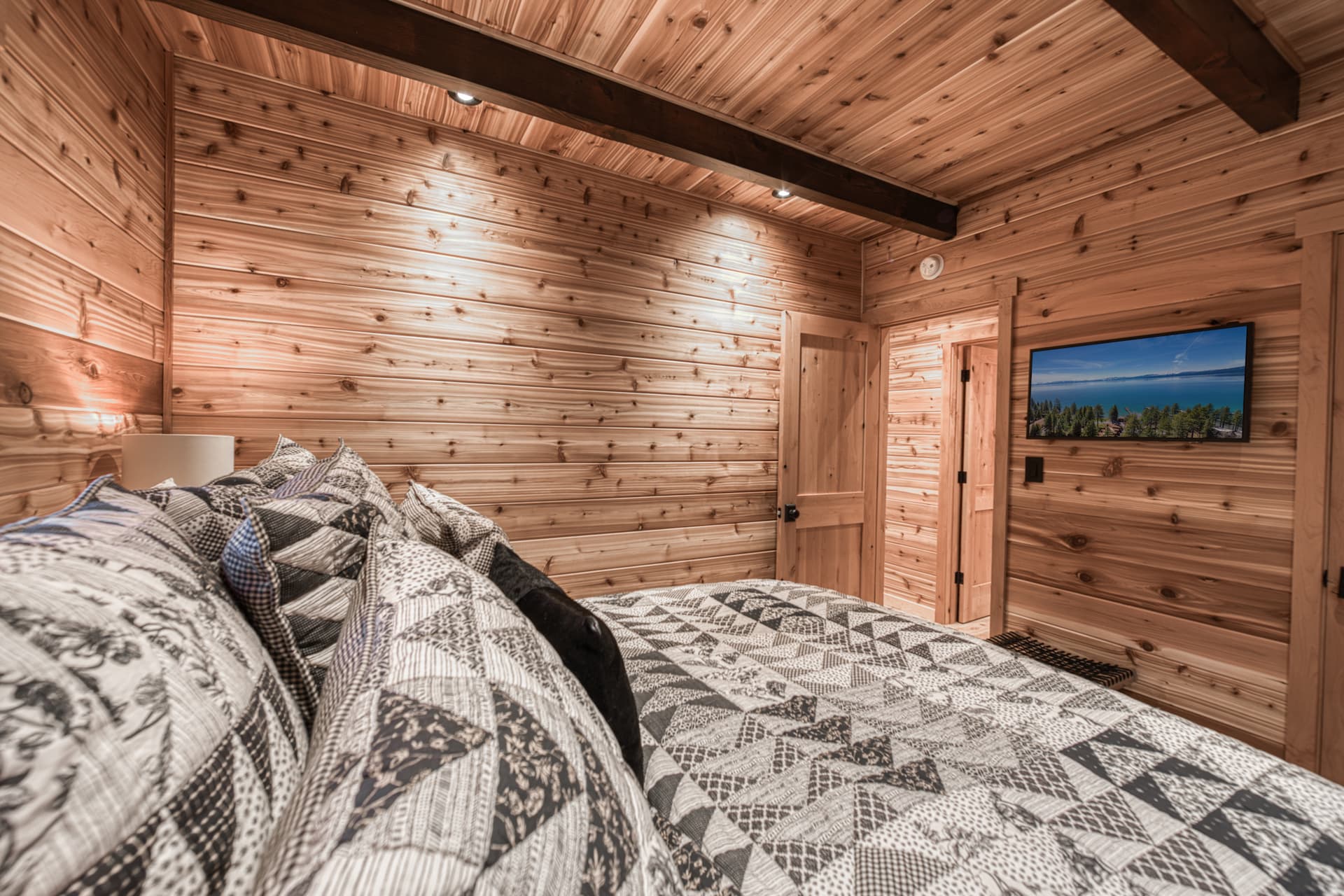 Songbird Cabin - Image 12