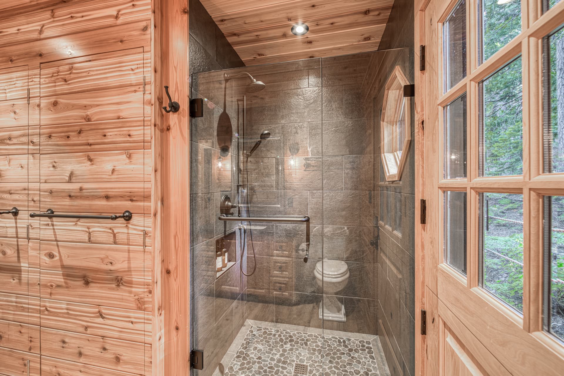 Songbird Cabin - Image 13