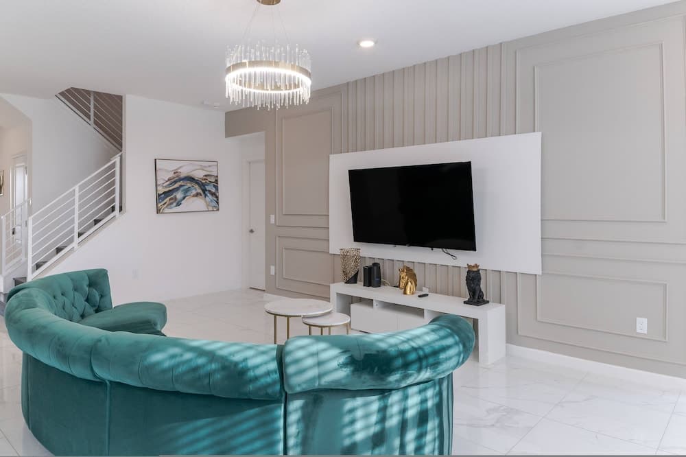 Sophisticated Shanti - Image 6