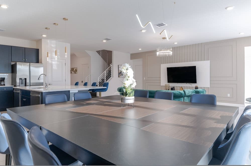 Sophisticated Shanti - Image 9