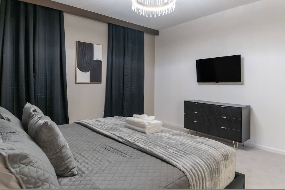 Sophisticated Shanti - Image 30