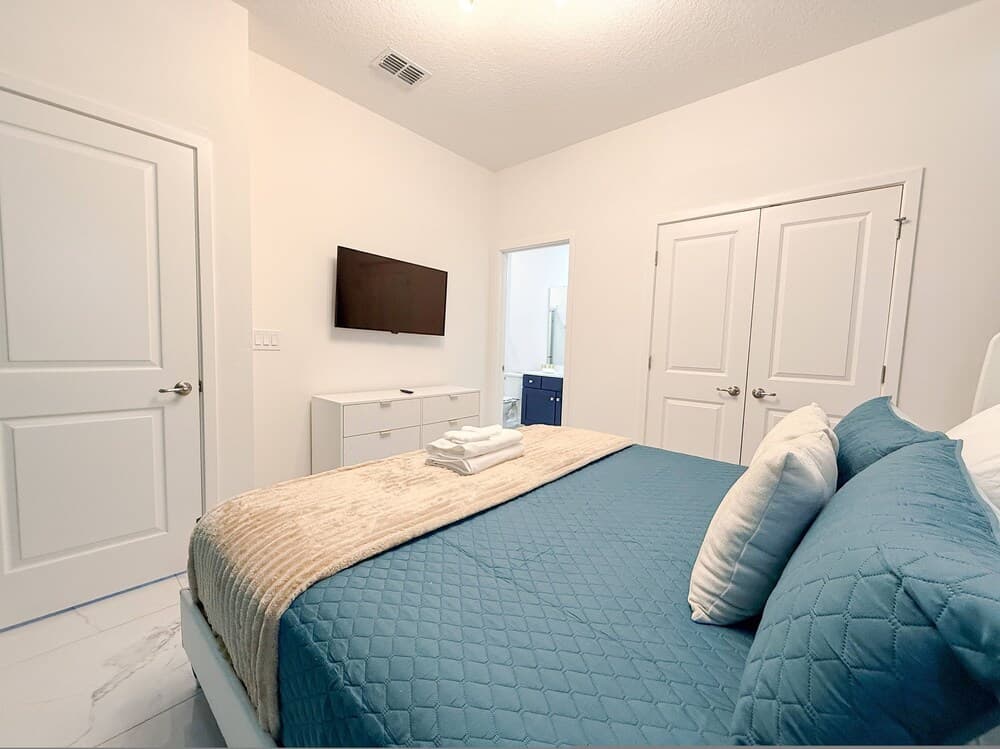 Sophisticated Shanti - Image 17