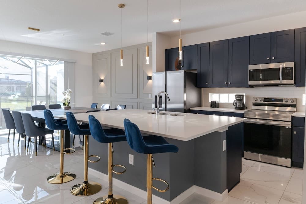 Sophisticated Shanti - Image 5