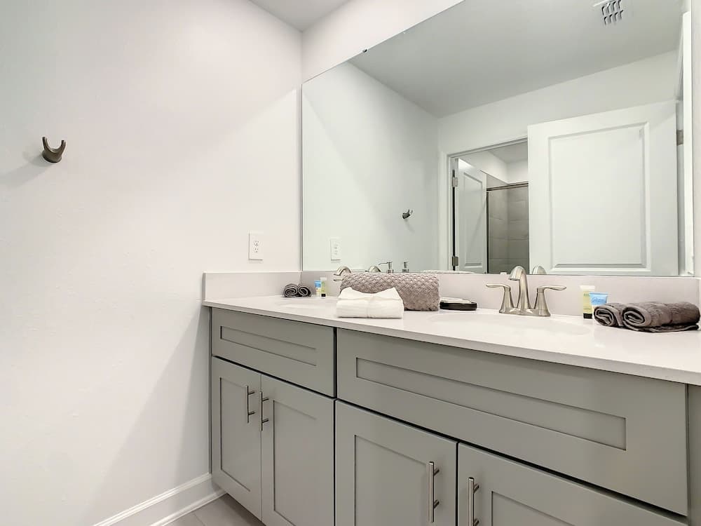 Sophisticated Living at Storey Lake - Image 19