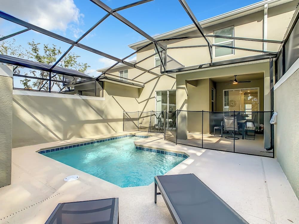 Sophisticated Living at Storey Lake - Image 23