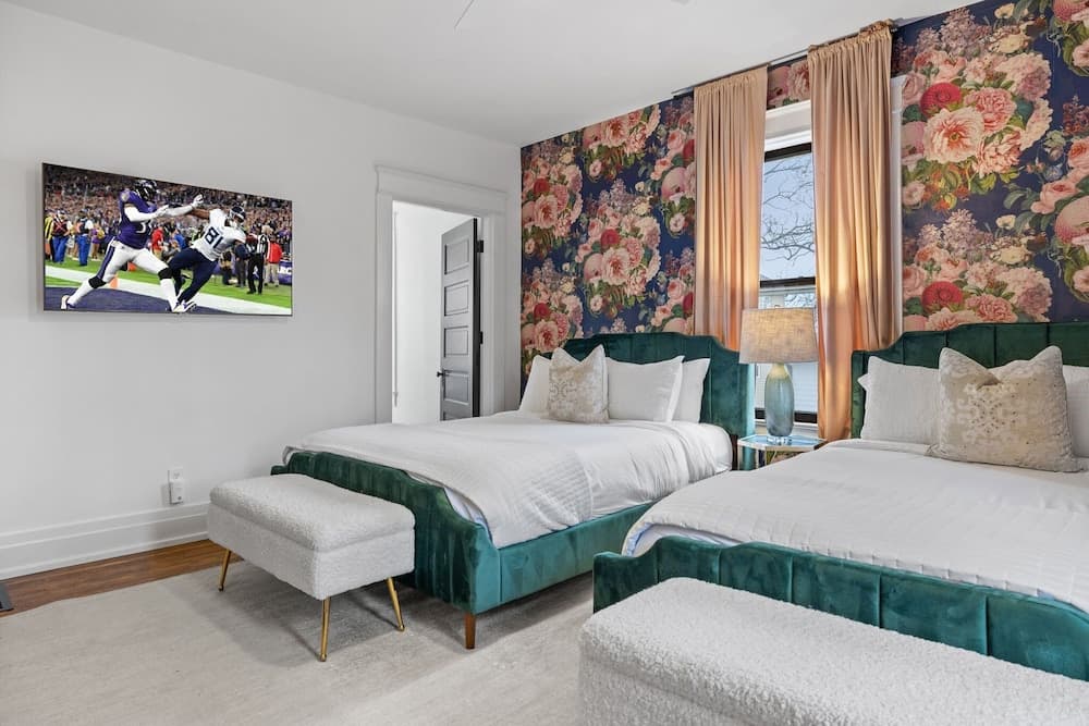 Southern Elegance - Image 9