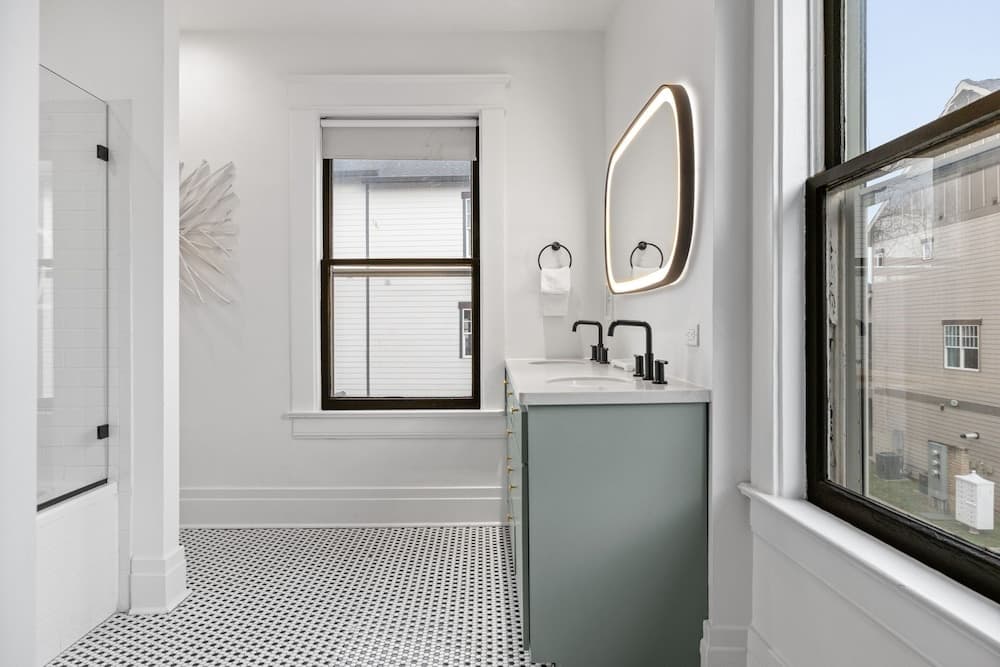 Southern Elegance - Image 11