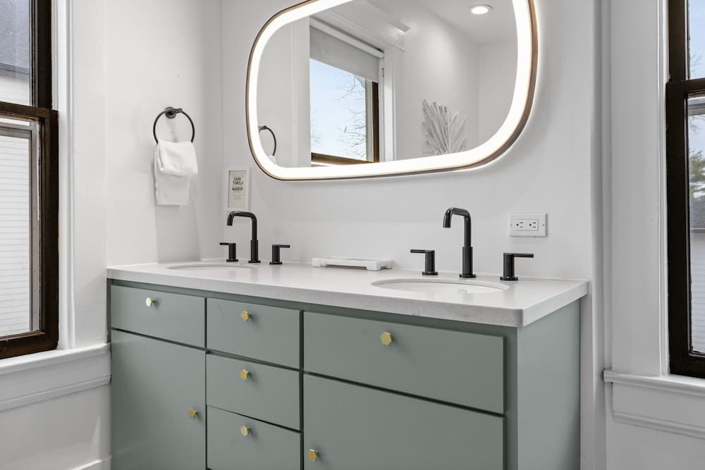 Southern Elegance - Image 29