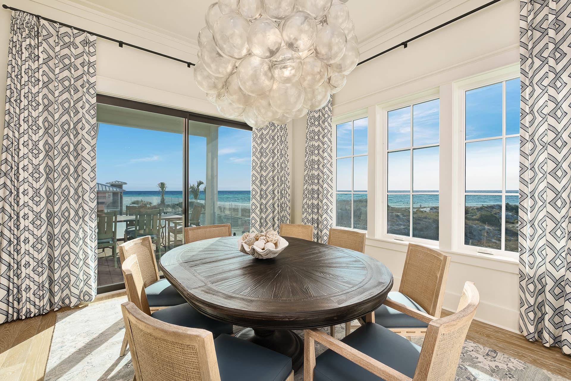 Emerald Le Luxe - Image 13