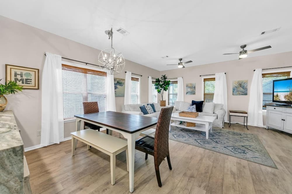 Stars Hollow Cottage - Image 32