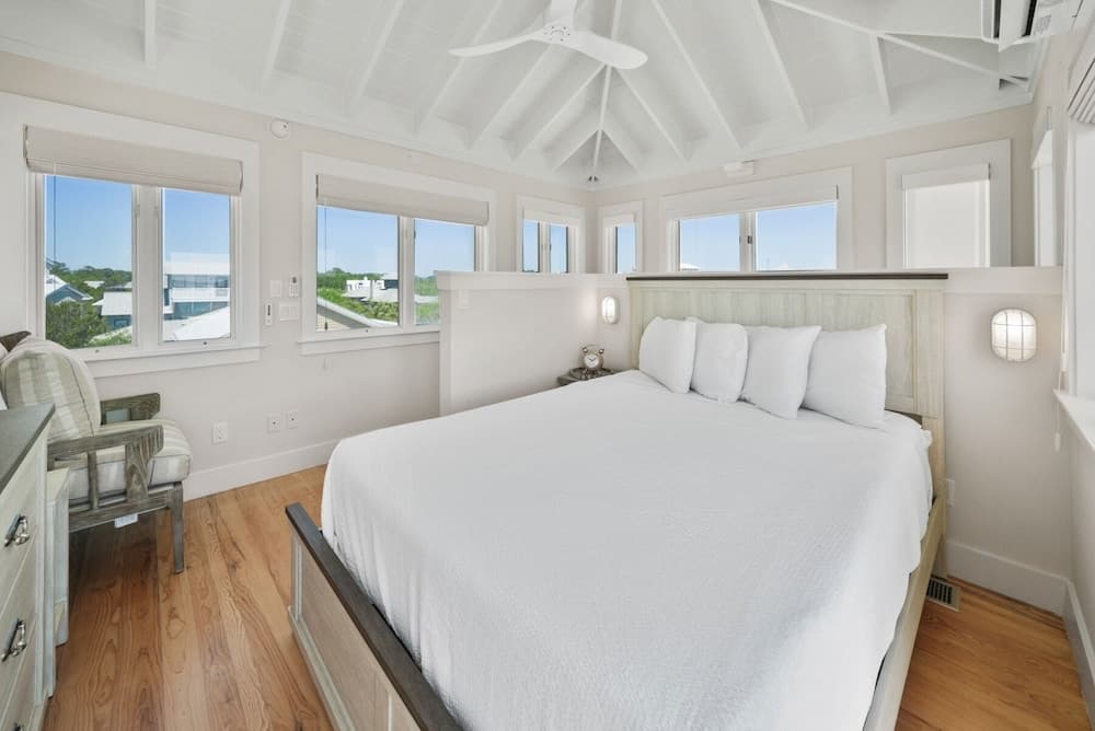 Stella By The Sea - Image 8