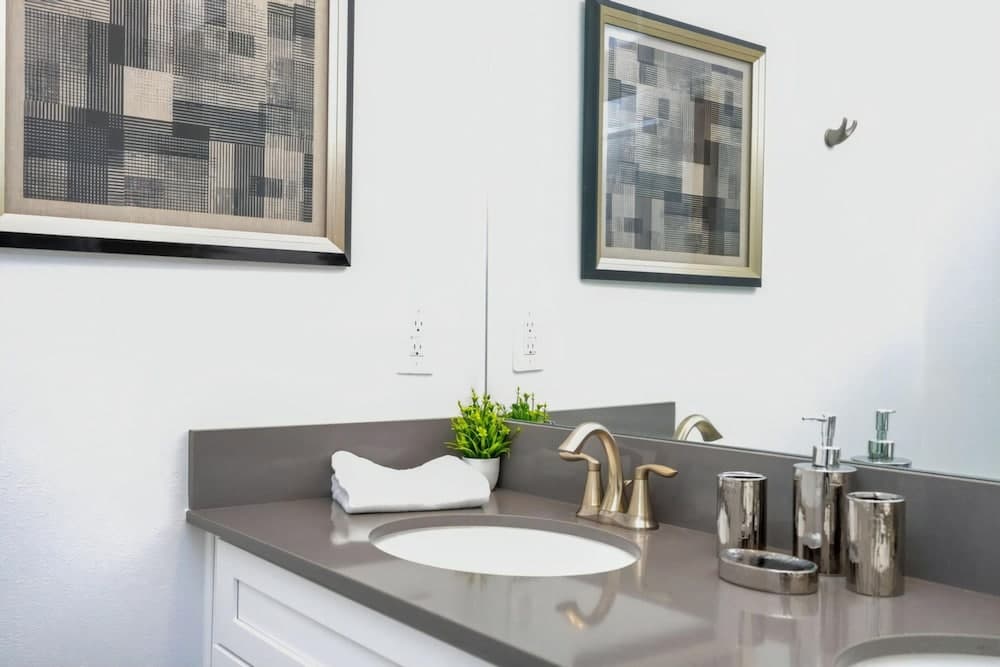 Sparkle Stay - Image 29