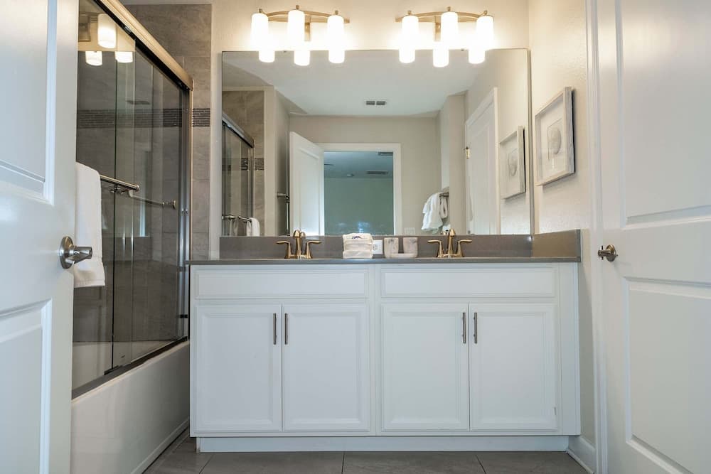 Storey Lake Escape - Image 19