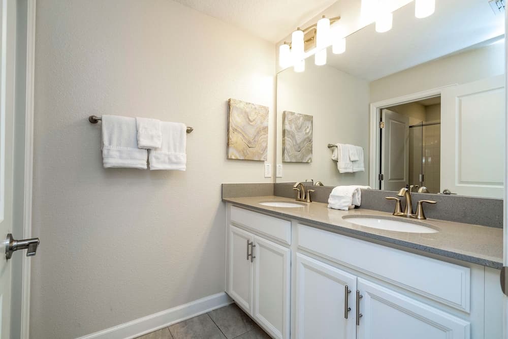 Storey Lake Escape - Image 25