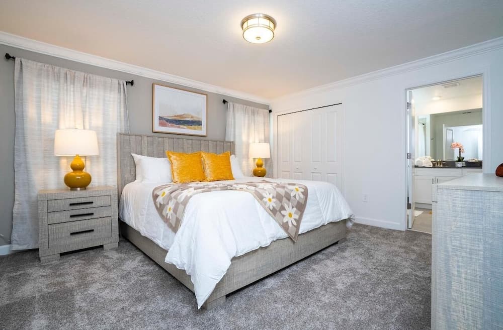 Storey Lake Scene Villa - Image 4