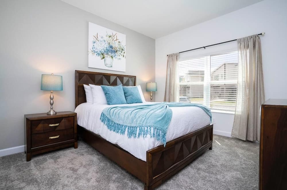 Storey Lake Scene Villa - Image 9