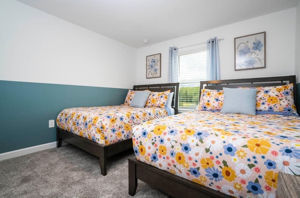 Storey Lake Scene Villa - Image 18