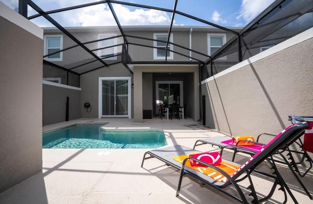 Storey Lake Scene Villa - Image 22