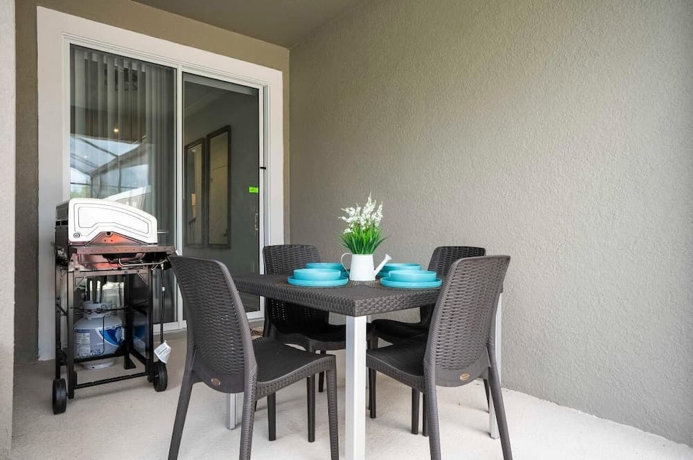 Storey Lake Scene Villa - Image 24