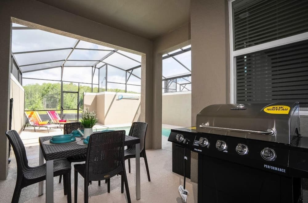 Storey Lake Scene Villa - Image 25