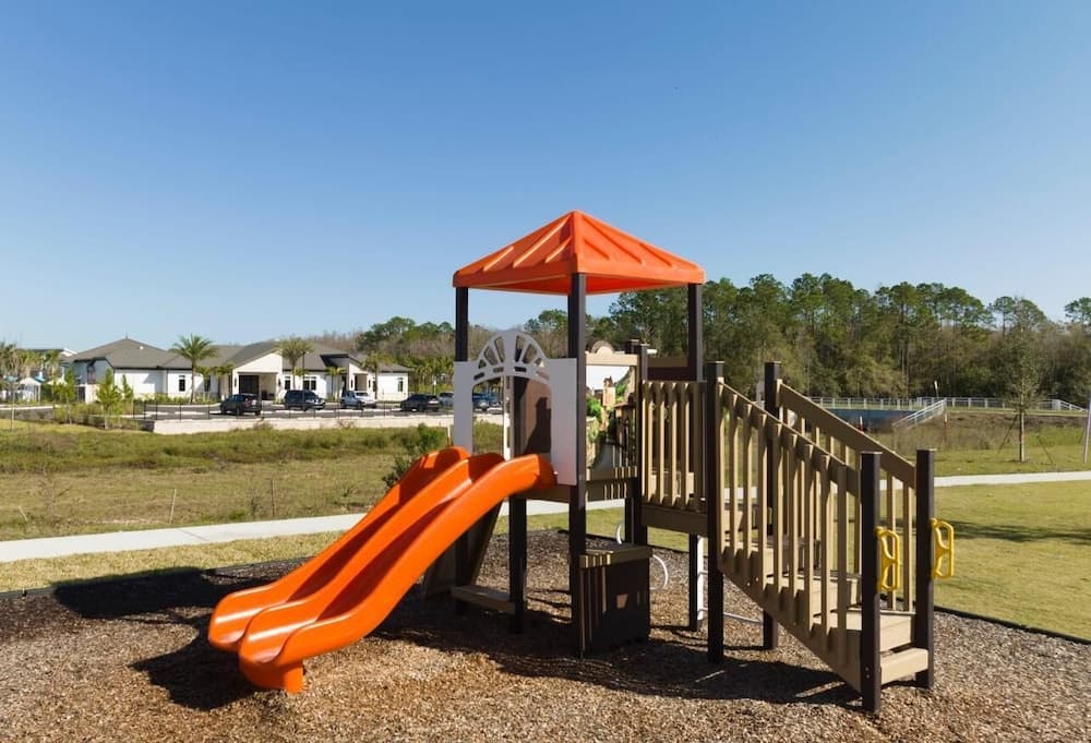 Storey Lake Scene Villa - Image 31