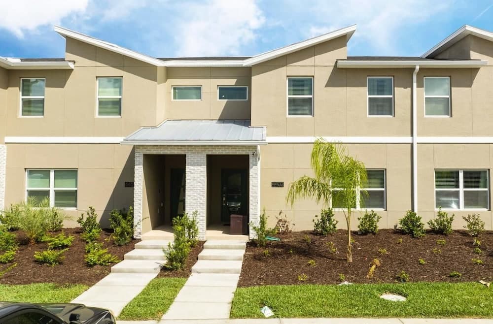 Storey Lake Scene Villa - Image 26