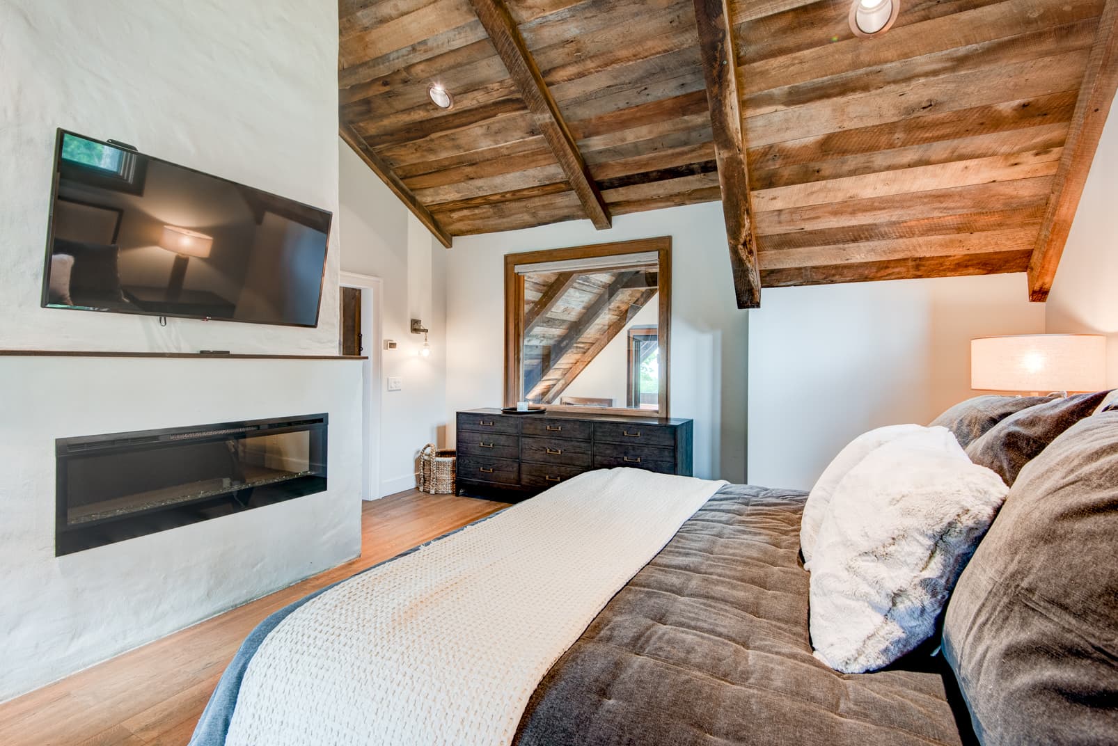 Storybook Cottage Home - Image 18