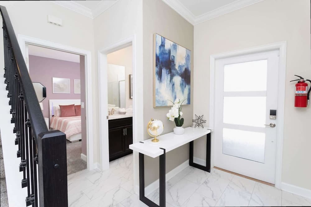 Glow House - Image 10