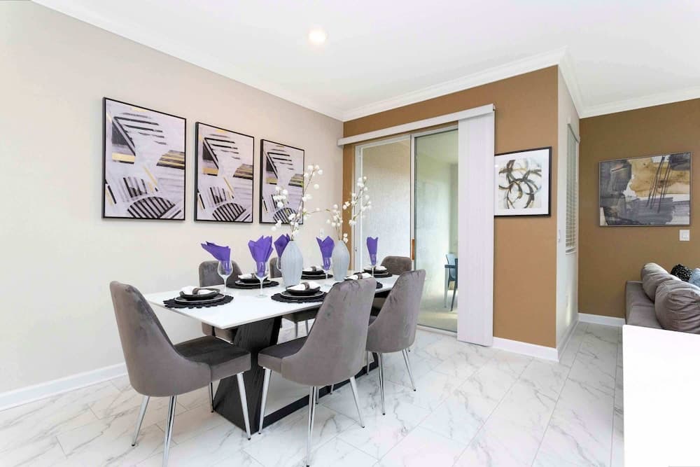 Glow House - Image 4