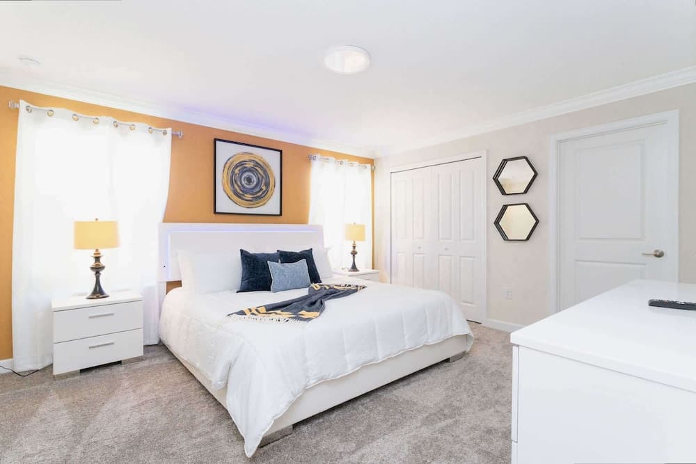 Glow House - Image 15